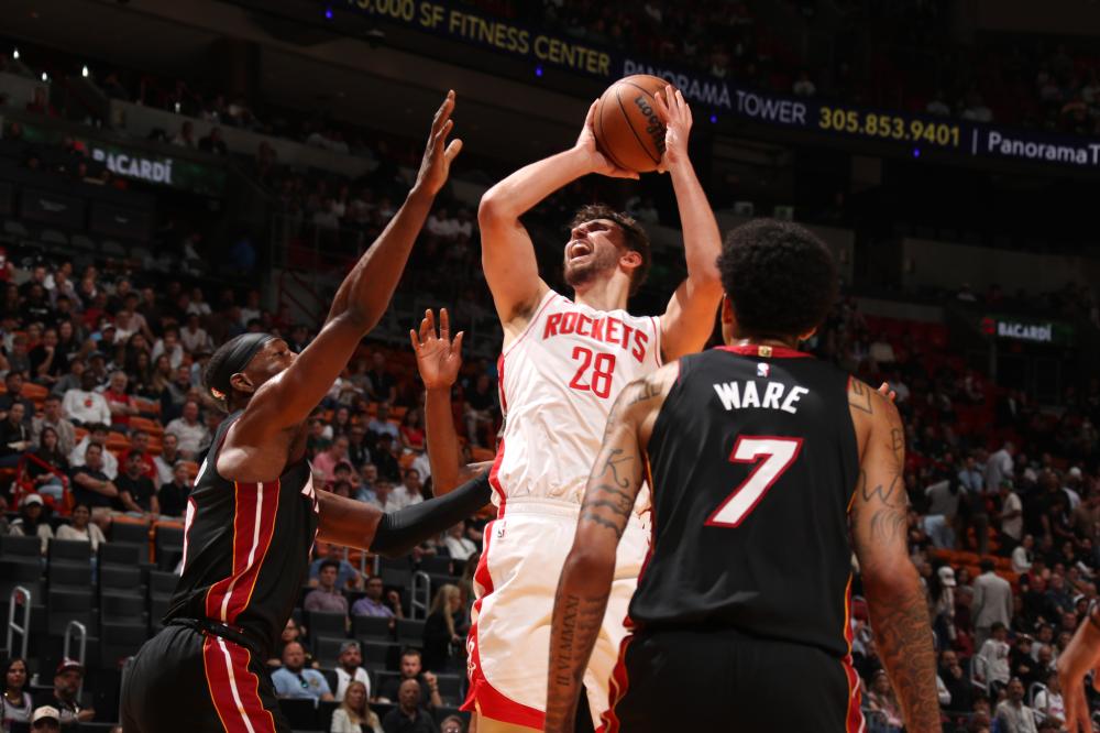 由于他在场 由于他在场